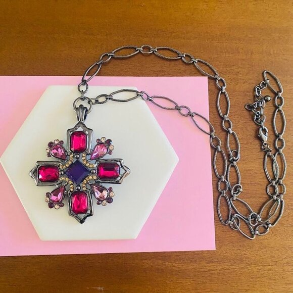 Vintage Large Gunmetal Maltese Cross Pendant Necklace Pink & Clear Rhinestones - Picture 3 of 5